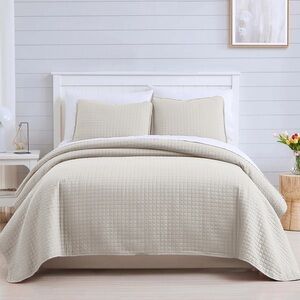 Luxurious Cream Quilt Set for Home Bedding